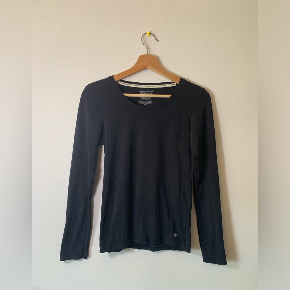 Black Lucky Brand long sleeved tight-fitting shirt
